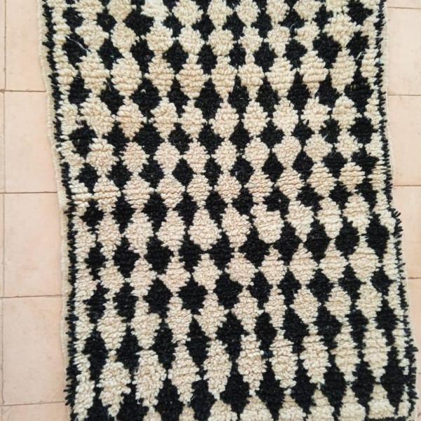 Tapis Beni Ouarain en laine berbère noir et blanc