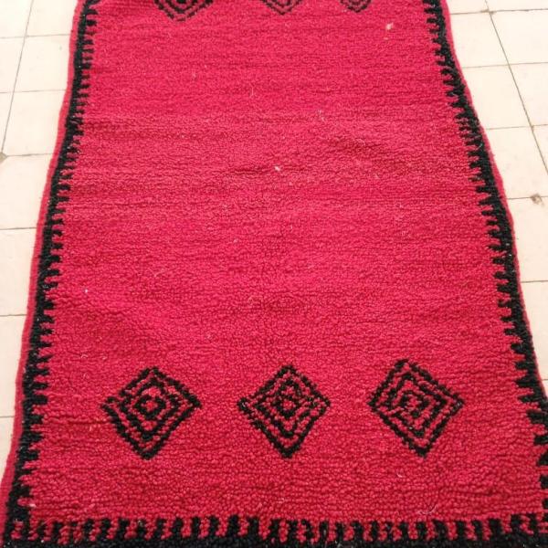 Tapis berbère fait main - Rouge profond avec motifs losanges